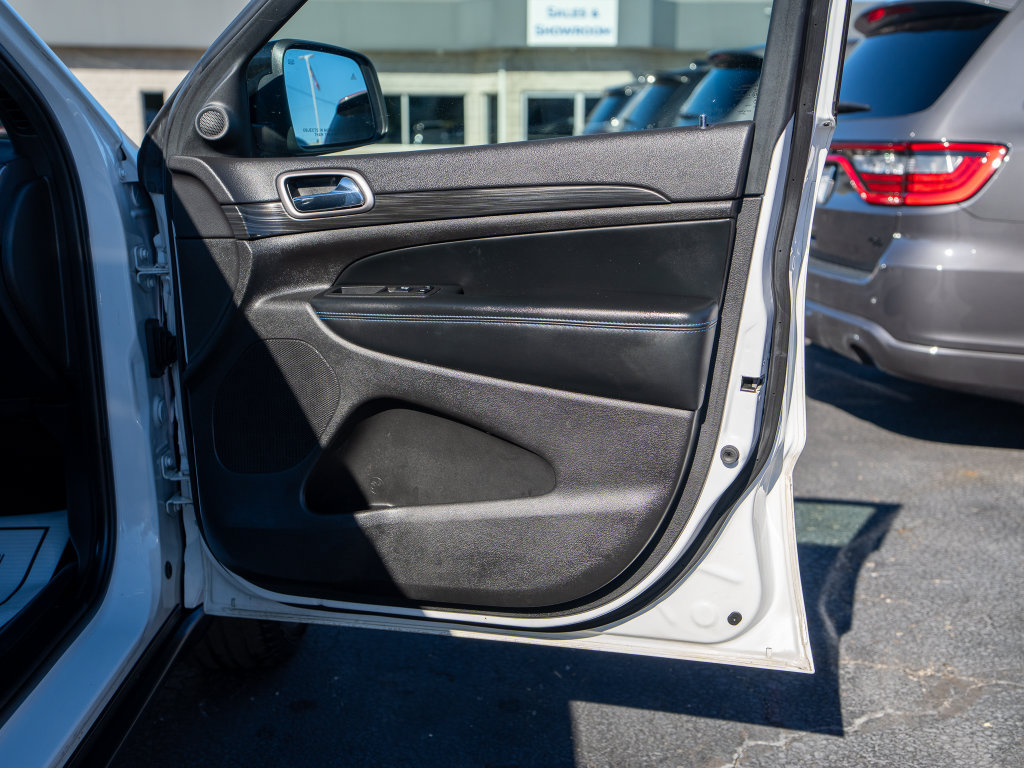 Used 2019 Jeep Grand Cherokee Laredo AWD/4WD image 11