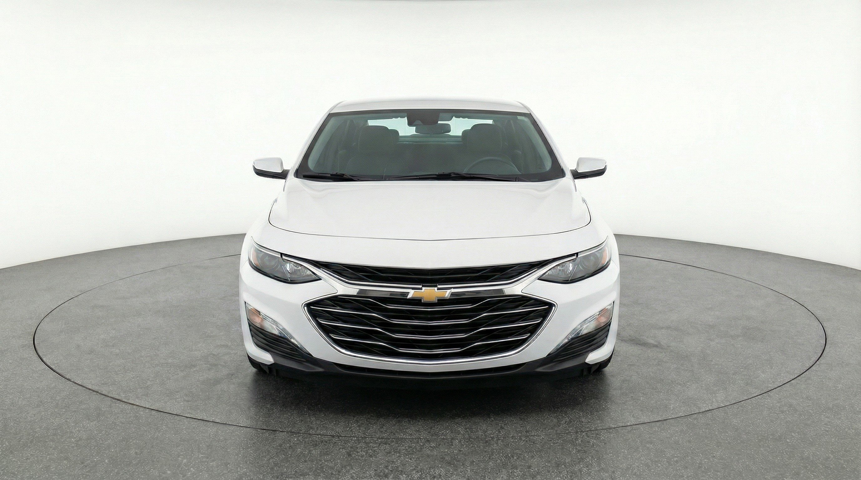 Used 2024 Chevrolet Malibu LT image 2