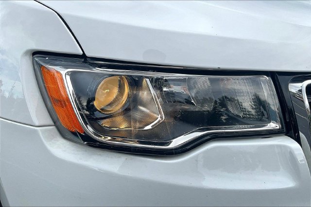 Used 2019 Jeep Grand Cherokee Laredo w/ Laredo X Package AWD/4WD image 31