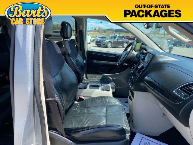 Used 2015 Chrysler Town & Country Limited Platinum FWD image 13