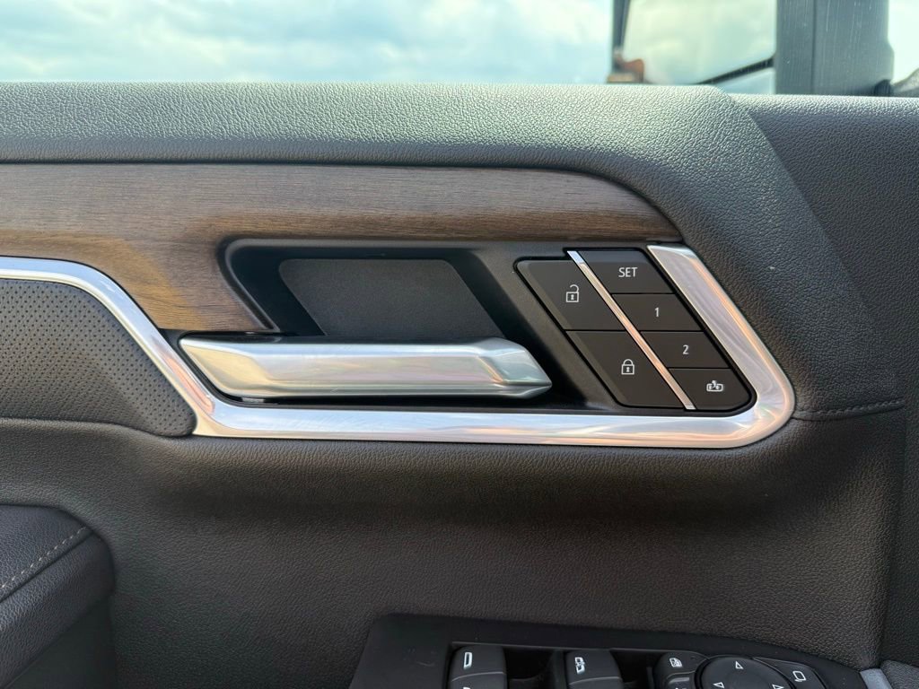 Used 2025 Chevrolet Silverado 2500 High Country w/ Technology Package image 31