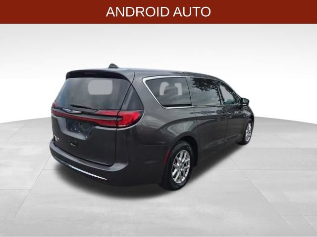 Used 2023 Chrysler Pacifica Touring-L FWD image 7