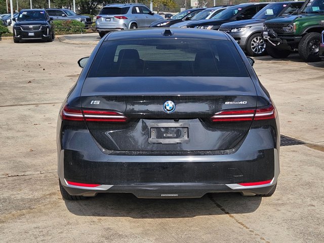 Used 2025 BMW i5 eDrive40i w/ Premium Package image 6