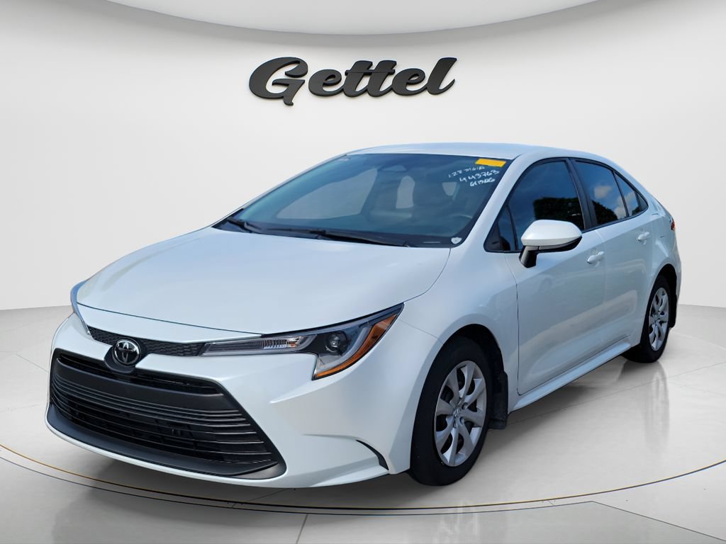 Certified 2025 Toyota Corolla LE FWD image 2
