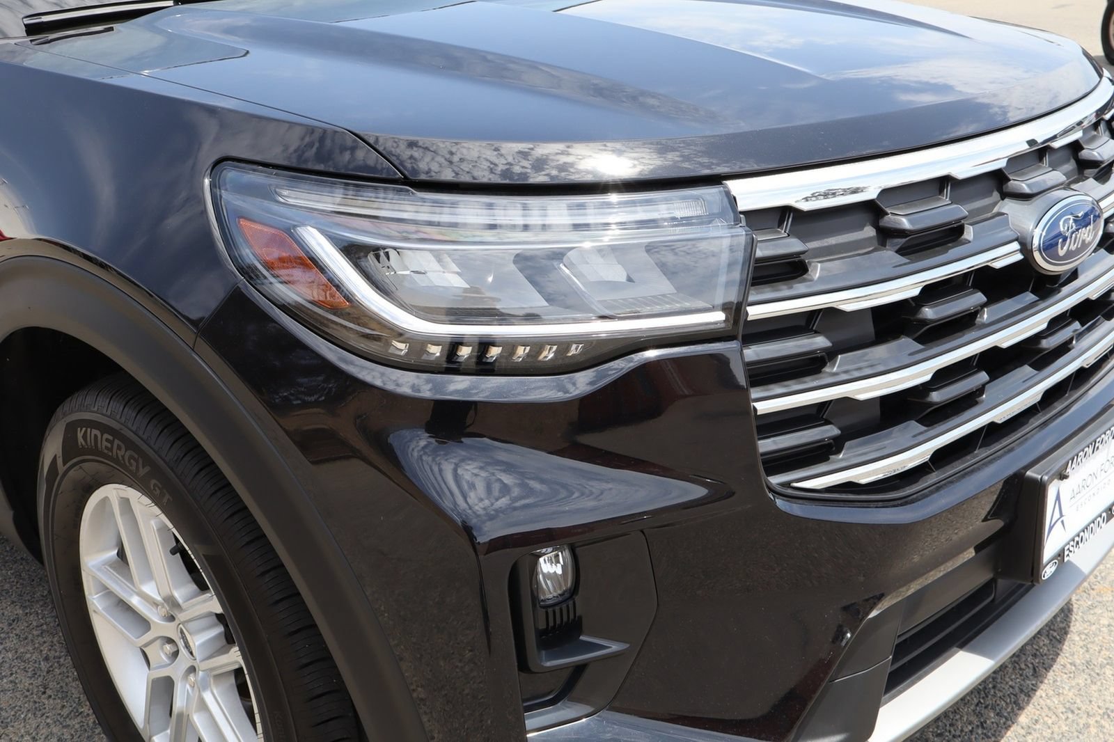 Used 2025 Ford Explorer Active w/ Active Comfort Package RWD image 9