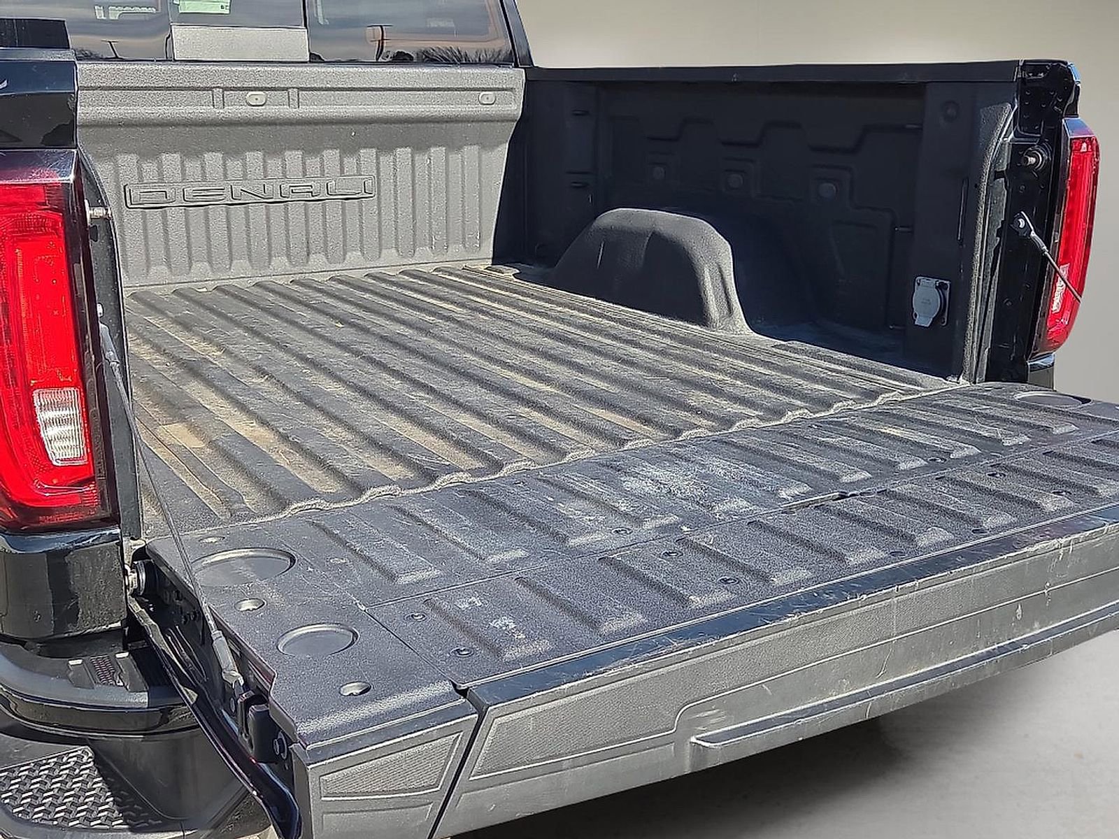 Used 2023 GMC Sierra 1500 Denali w/ Denali Reserve Package image 9