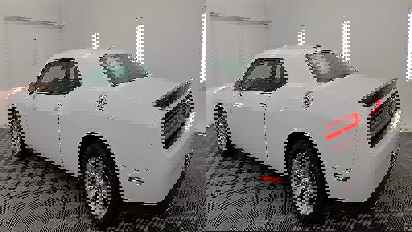 Used 2023 Dodge Challenger SXT image 2