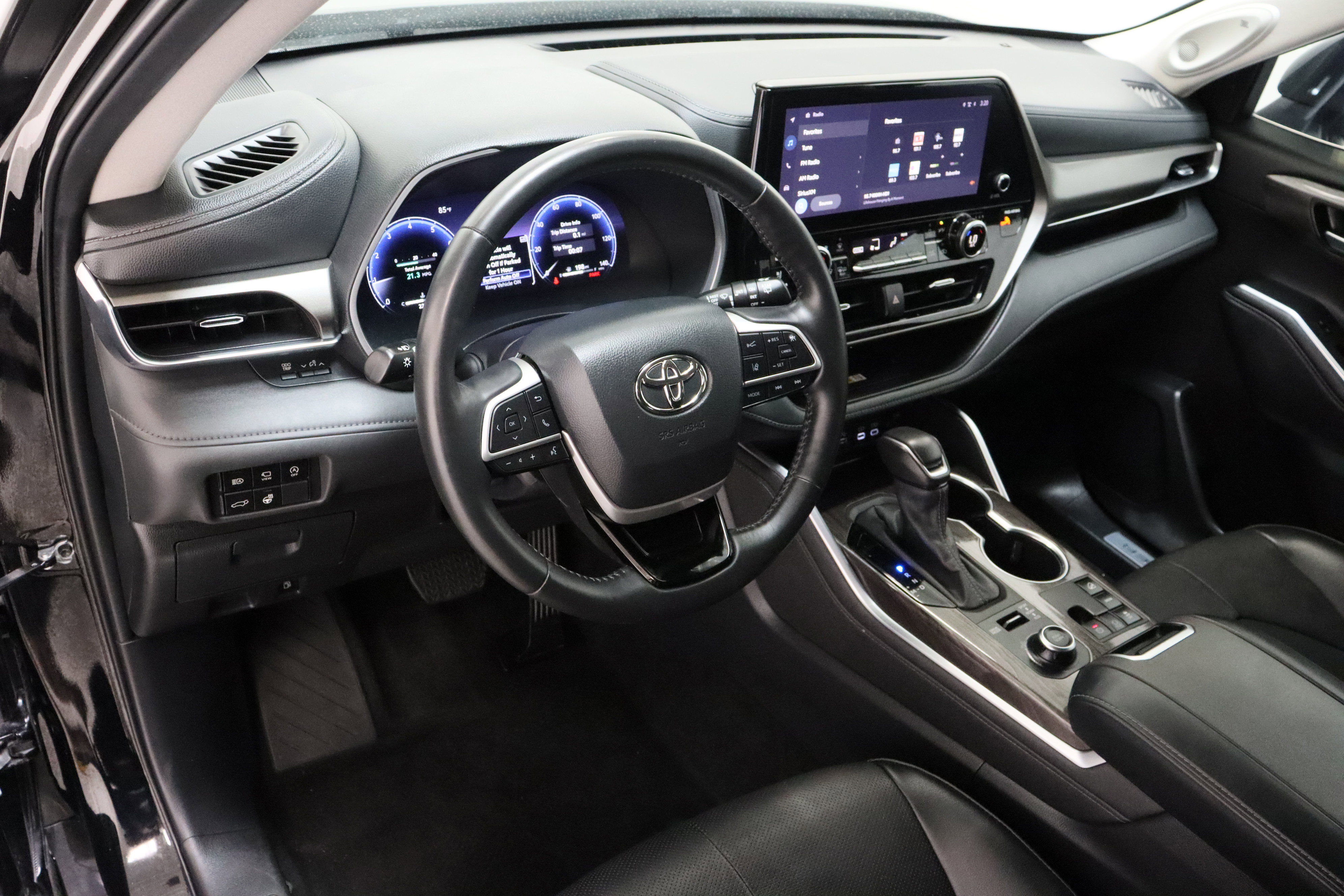 Used 2024 Toyota Highlander Limited AWD/4WD image 12