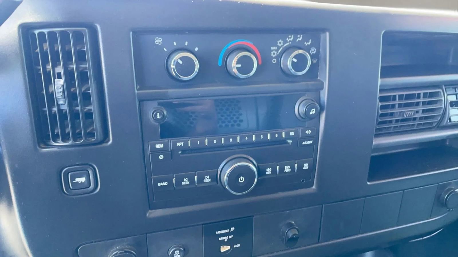 Used 2013 Chevrolet Express 2500 RWD image 11