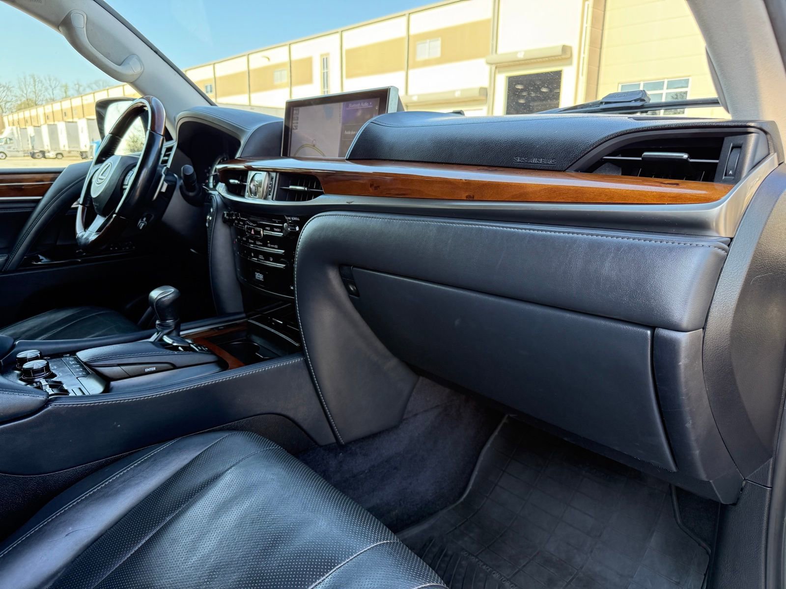 Used 2018 Lexus LX 570 4WD w/ Luxury Package image 23