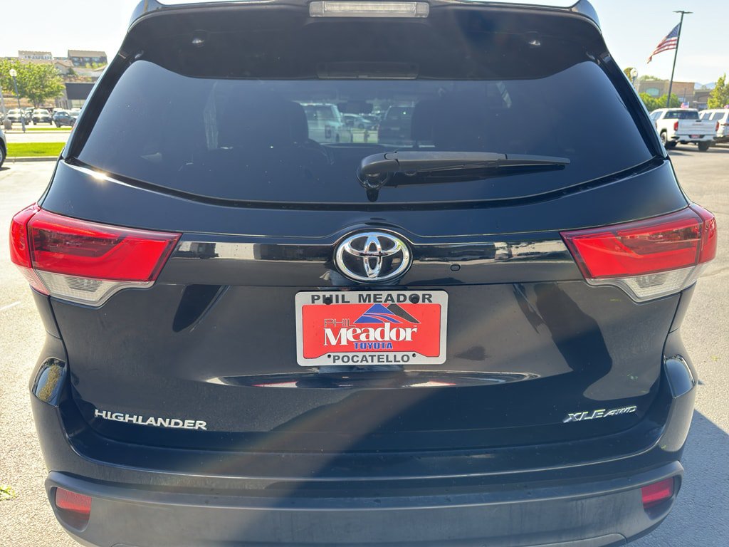 Used 2019 Toyota Highlander XLE AWD/4WD image 3