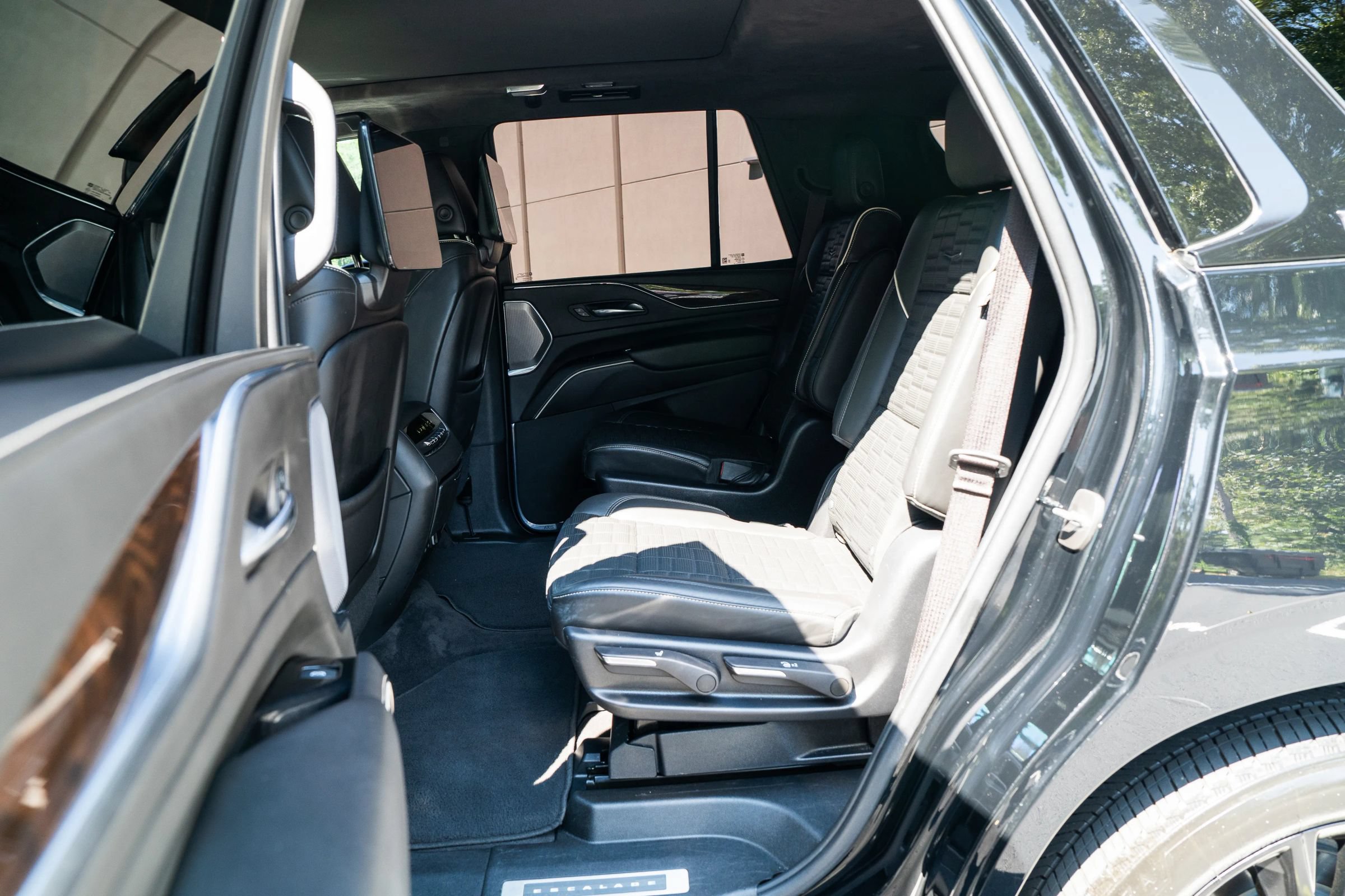 Used 2022 Cadillac Escalade Sport Platinum AWD/4WD image 28