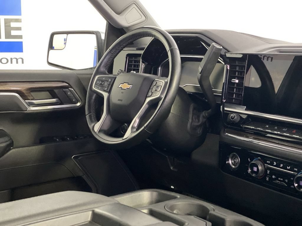 Used 2023 Chevrolet Silverado 1500 LT AWD/4WD image 14