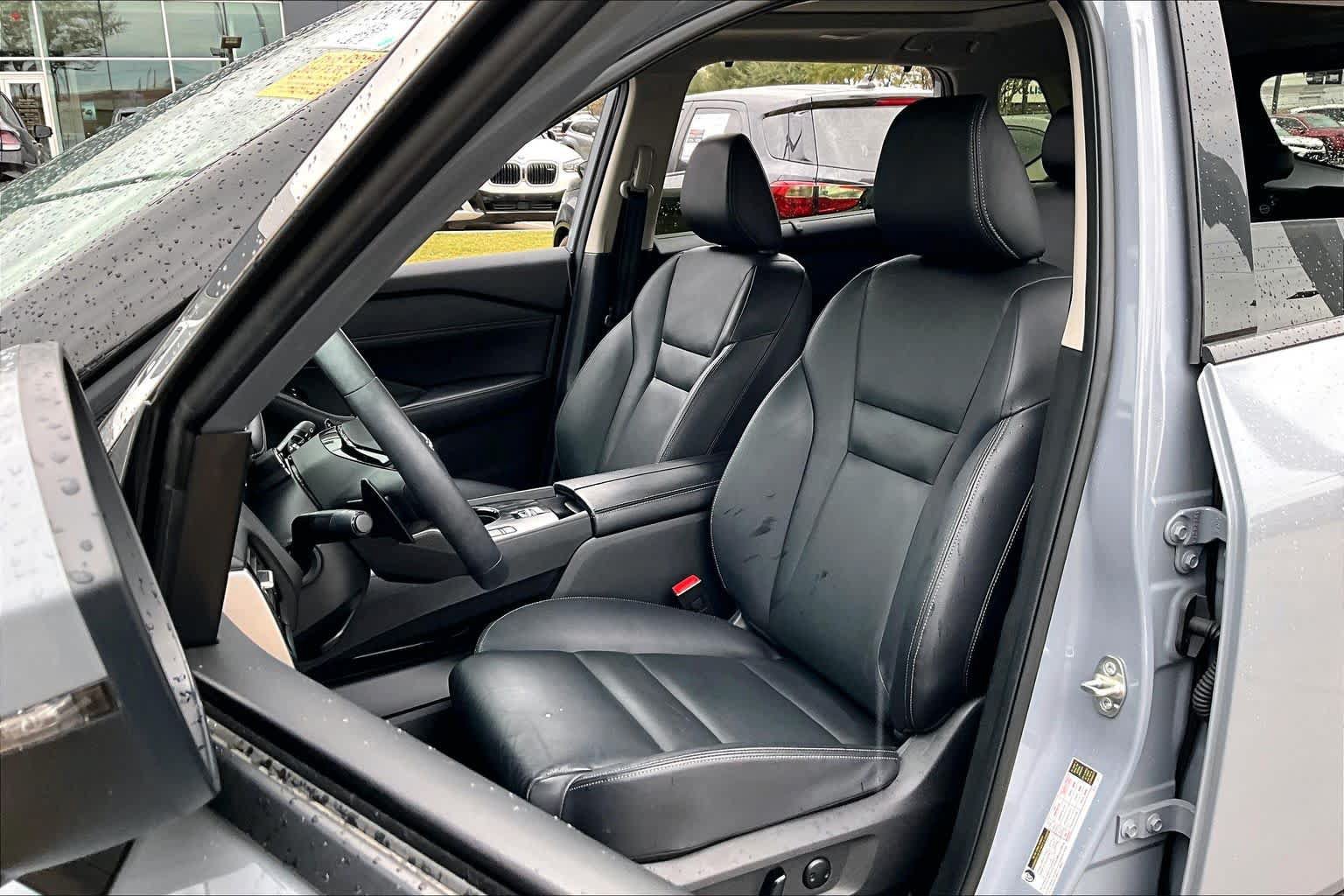 Used 2025 Nissan Rogue SL w/ Tech Package FWD image 8