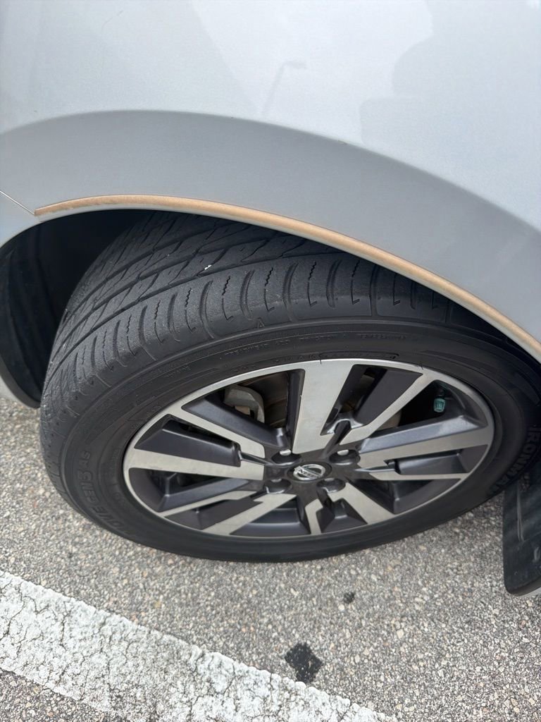 Used 2020 Nissan Versa SV FWD image 7