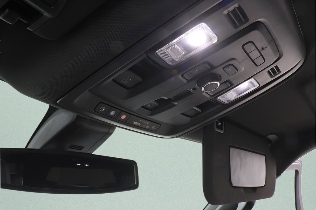 Used 2021 Chevrolet Suburban Z71 w/ Luxury Package image 16