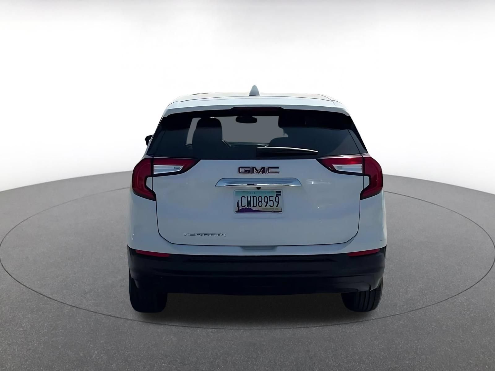 Used 2024 GMC Terrain SLE FWD image 12