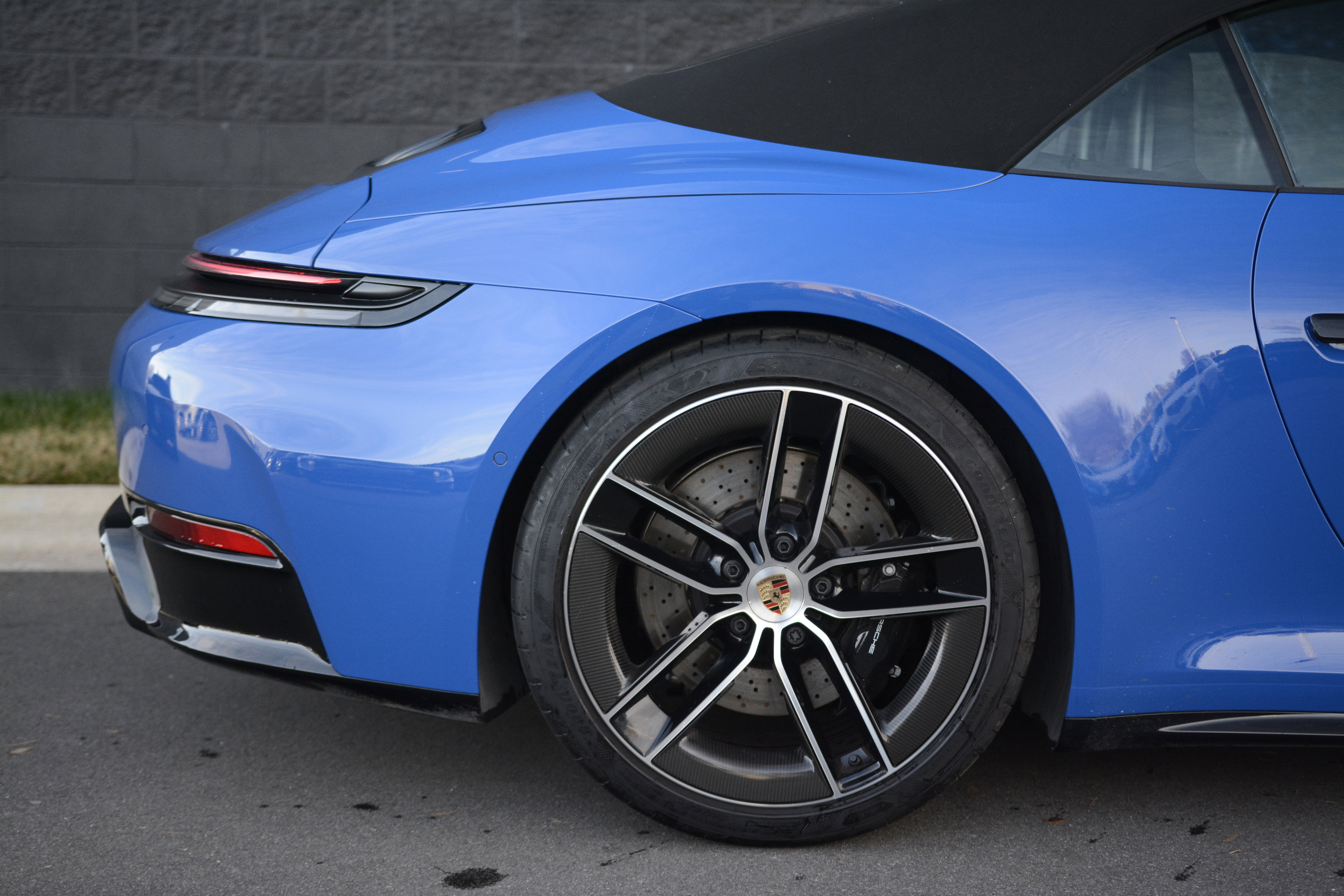 Certified 2025 Porsche 911 Carrera 4 GTS AWD/4WD image 38
