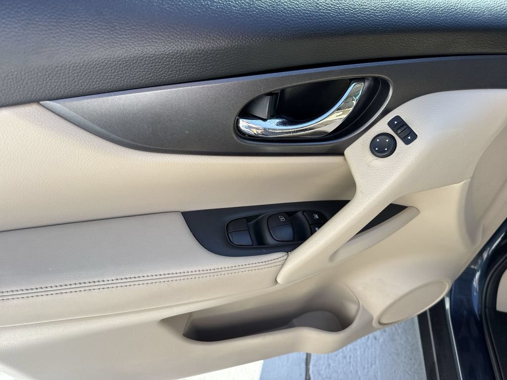 Used 2016 Nissan Rogue S w/ Appearance Package FWD image 40