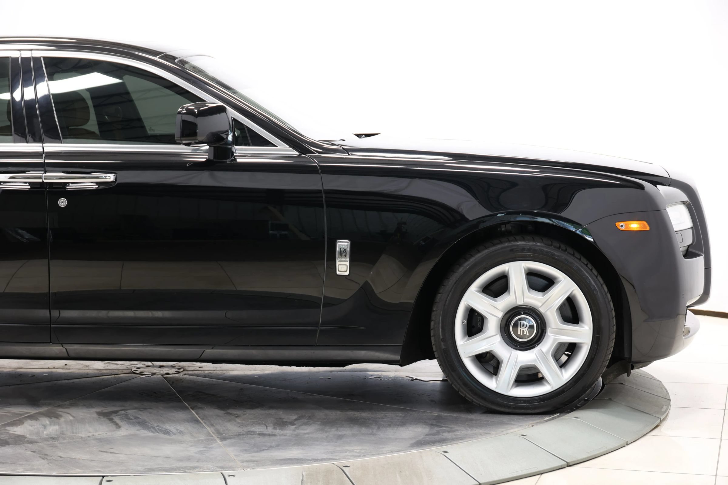 Used 2010 Rolls-Royce Ghost RWD image 73