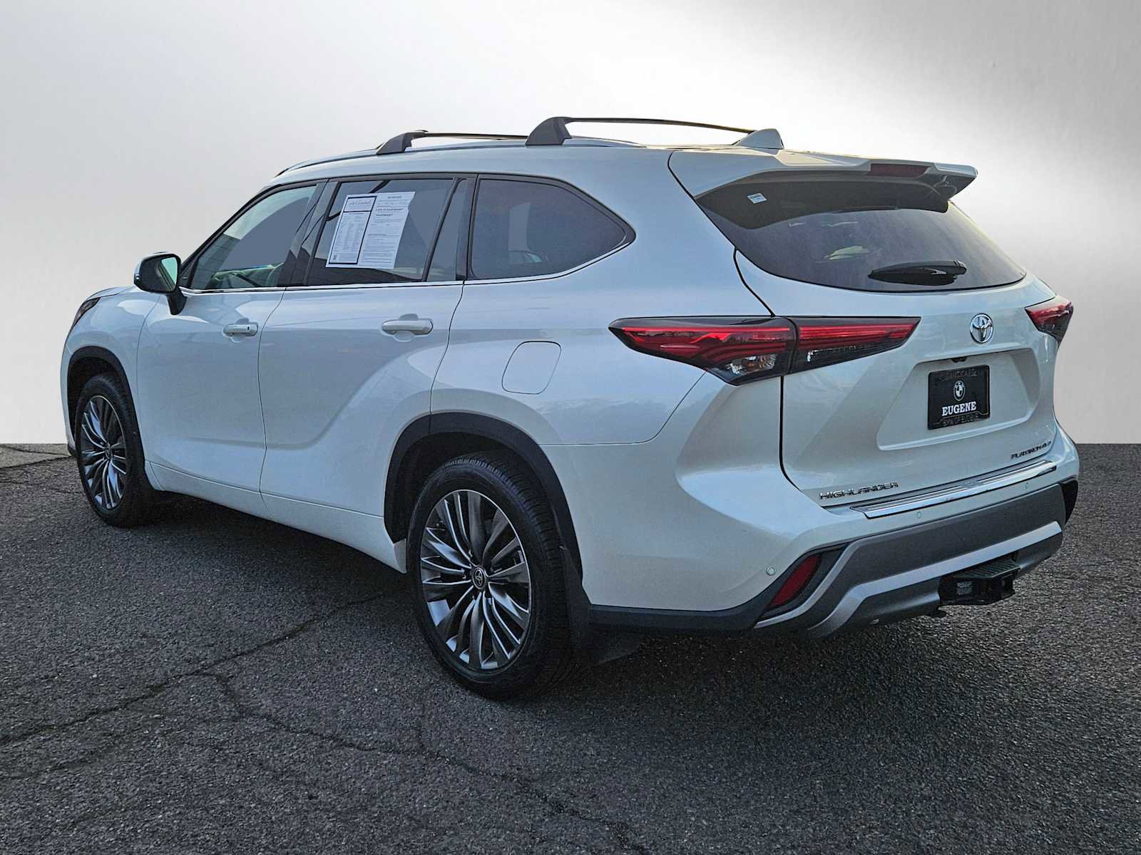 Used 2021 Toyota Highlander Platinum image 5