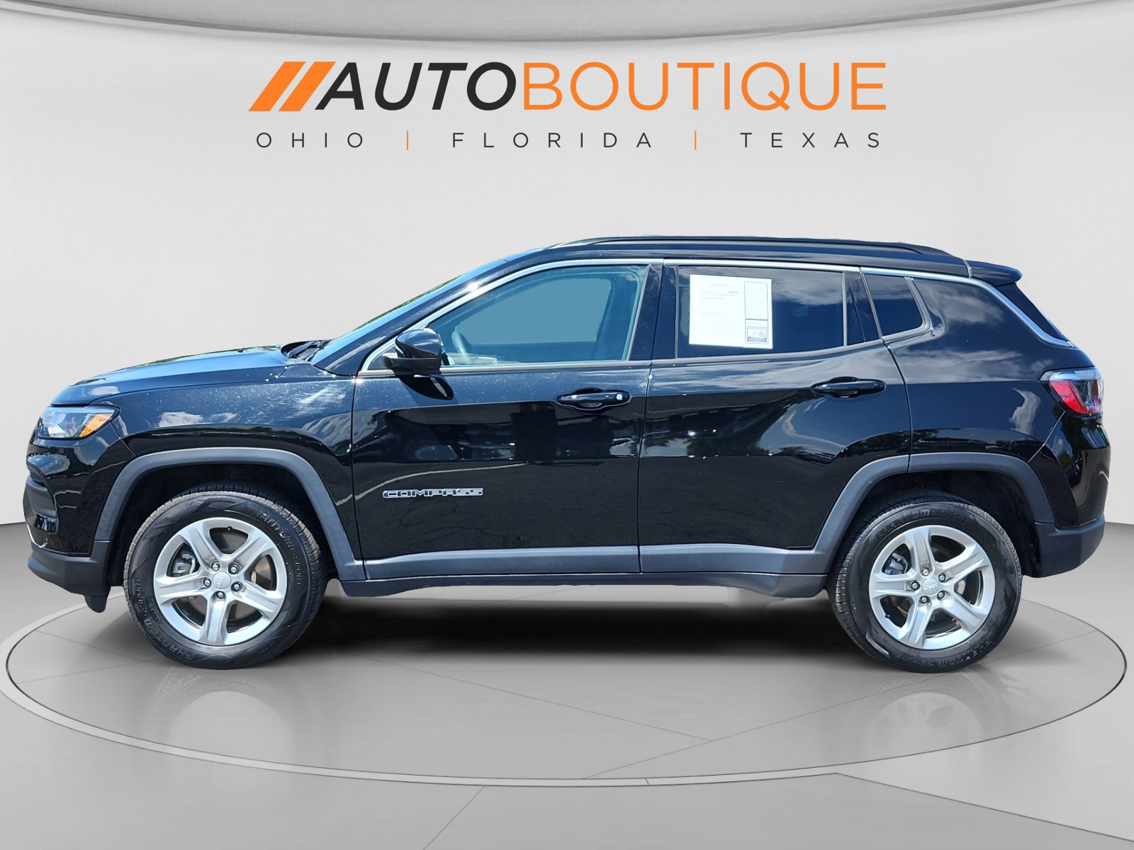 Used 2024 Jeep Compass Latitude AWD/4WD image 2