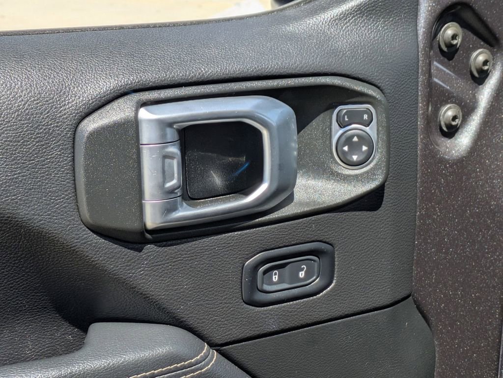 Used 2022 Jeep Wrangler Unlimited Sahara w/ Cold Weather Group AWD/4WD image 13