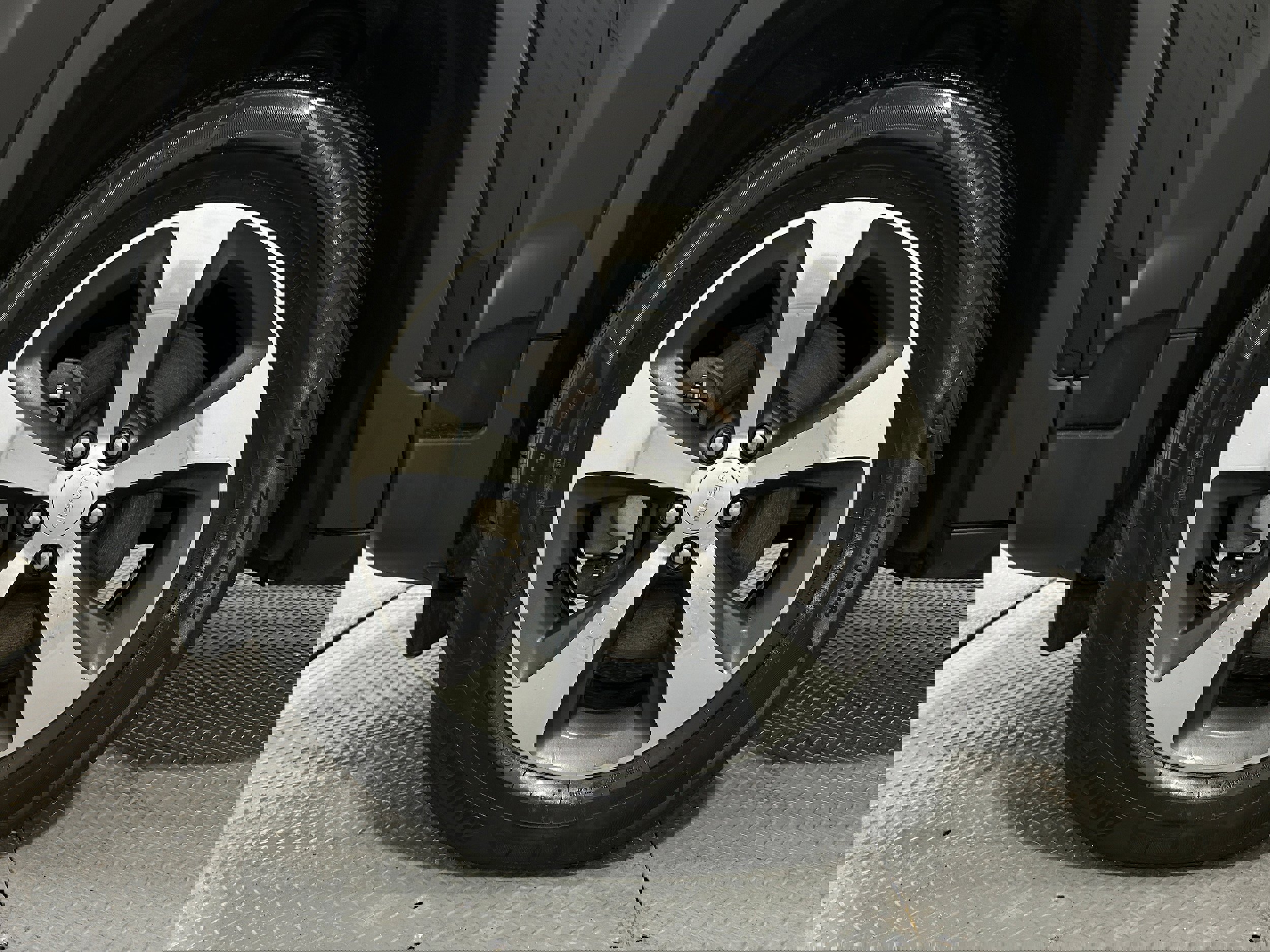 Used 2019 Jeep Cherokee Limited image 36