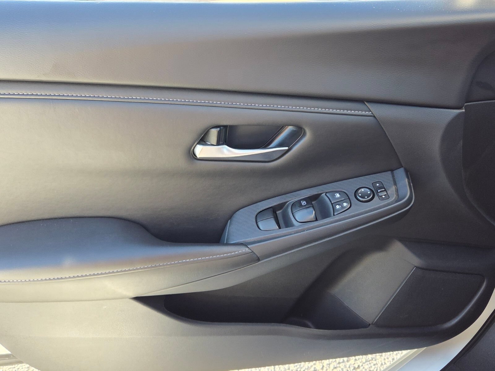 Used 2024 Nissan Sentra SV FWD image 29