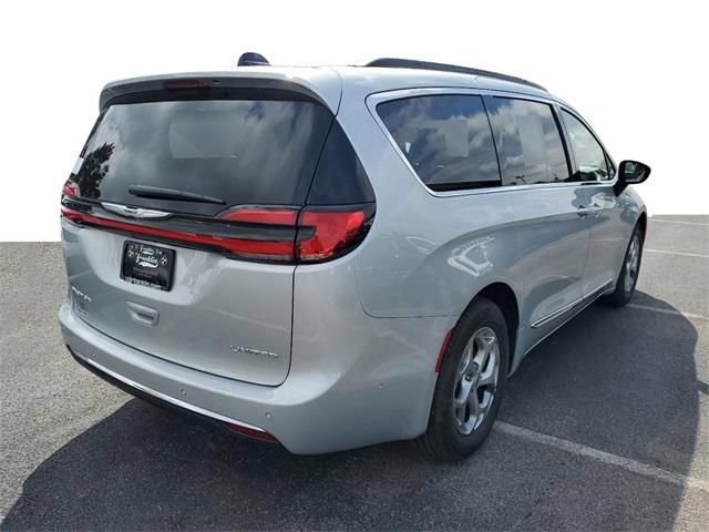 New 2023 Chrysler Pacifica Limited FWD image 4