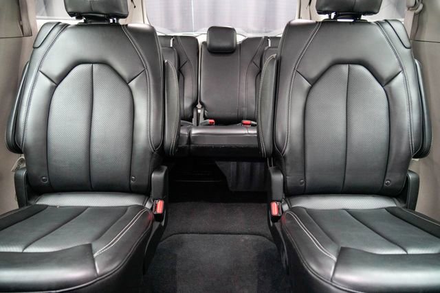 Used 2024 Chrysler Pacifica Touring-L image 26