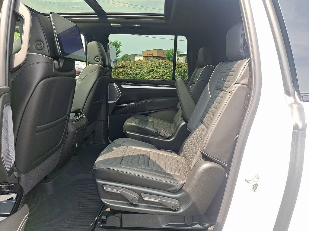 New 2026 Cadillac Escalade ESV Platinum Sport w/ LPO, ONYX Package AWD/4WD image 5