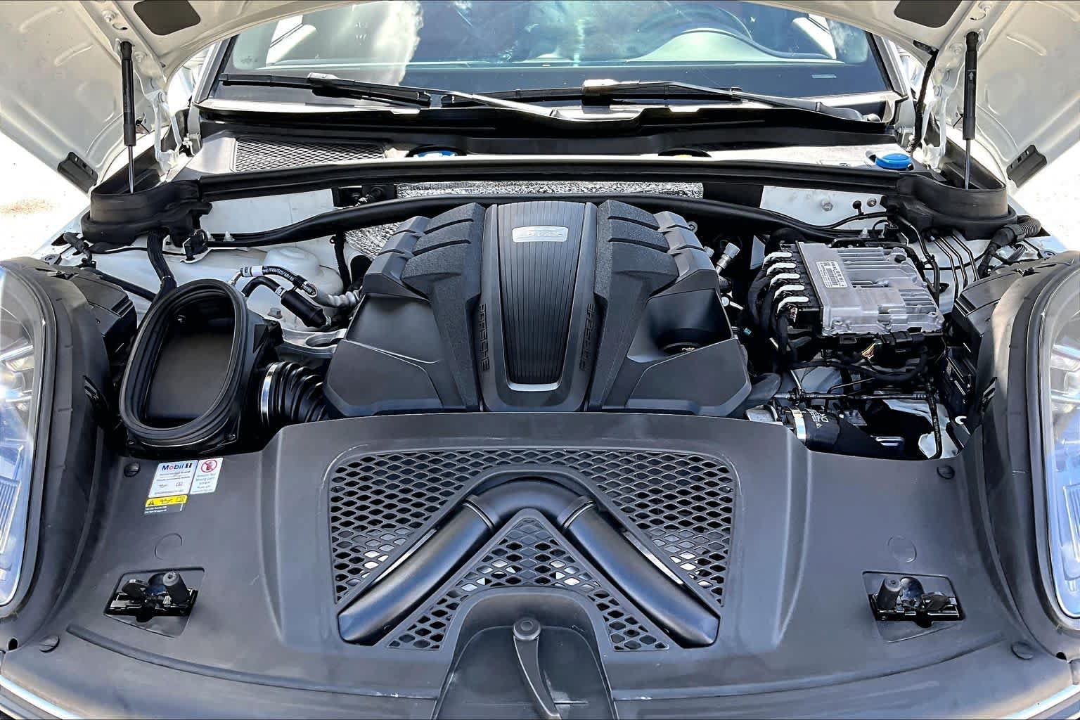 Used 2022 Porsche Macan S AWD/4WD image 32