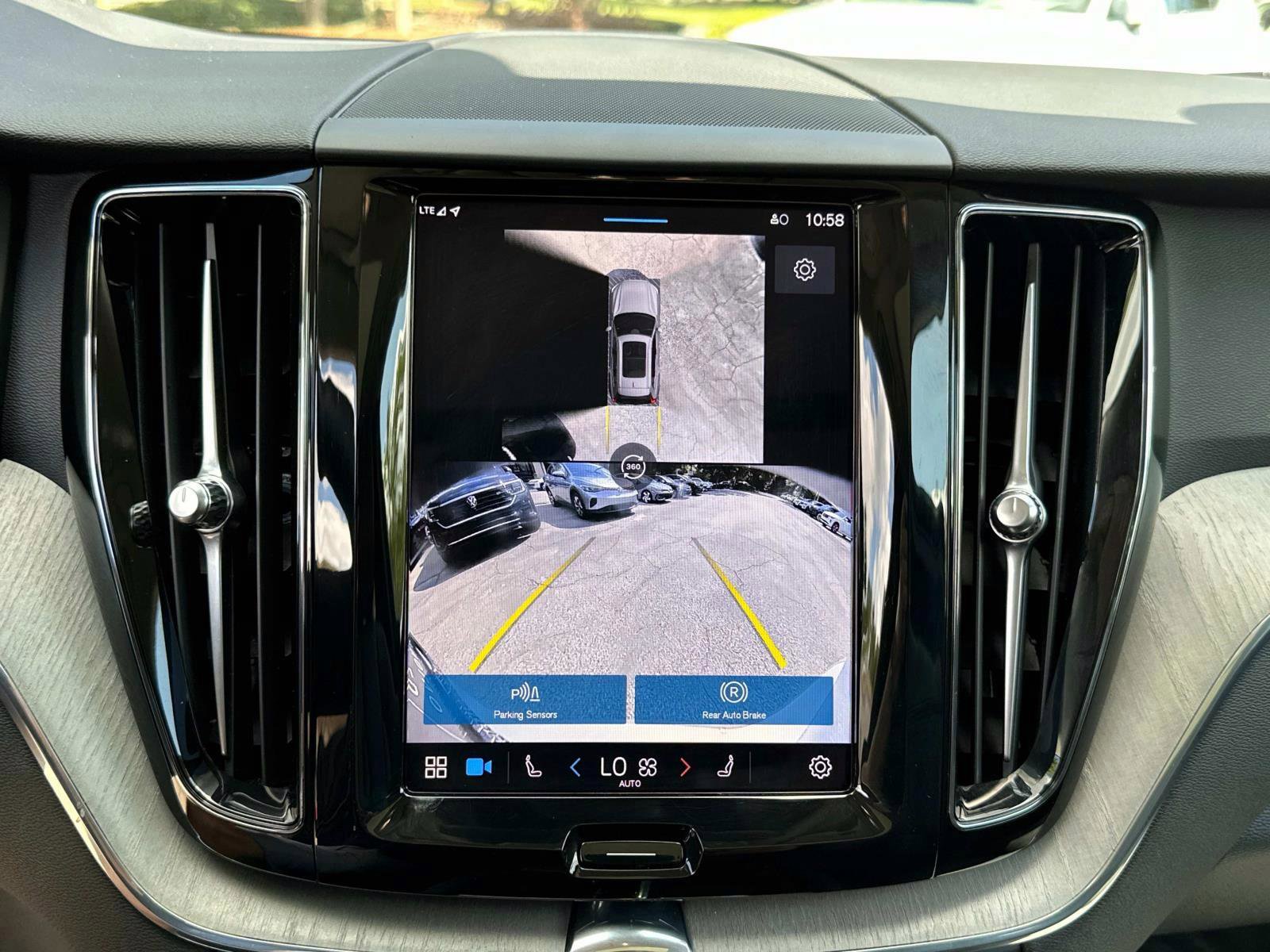 Certified 2025 Volvo XC60 B5 Plus image 22