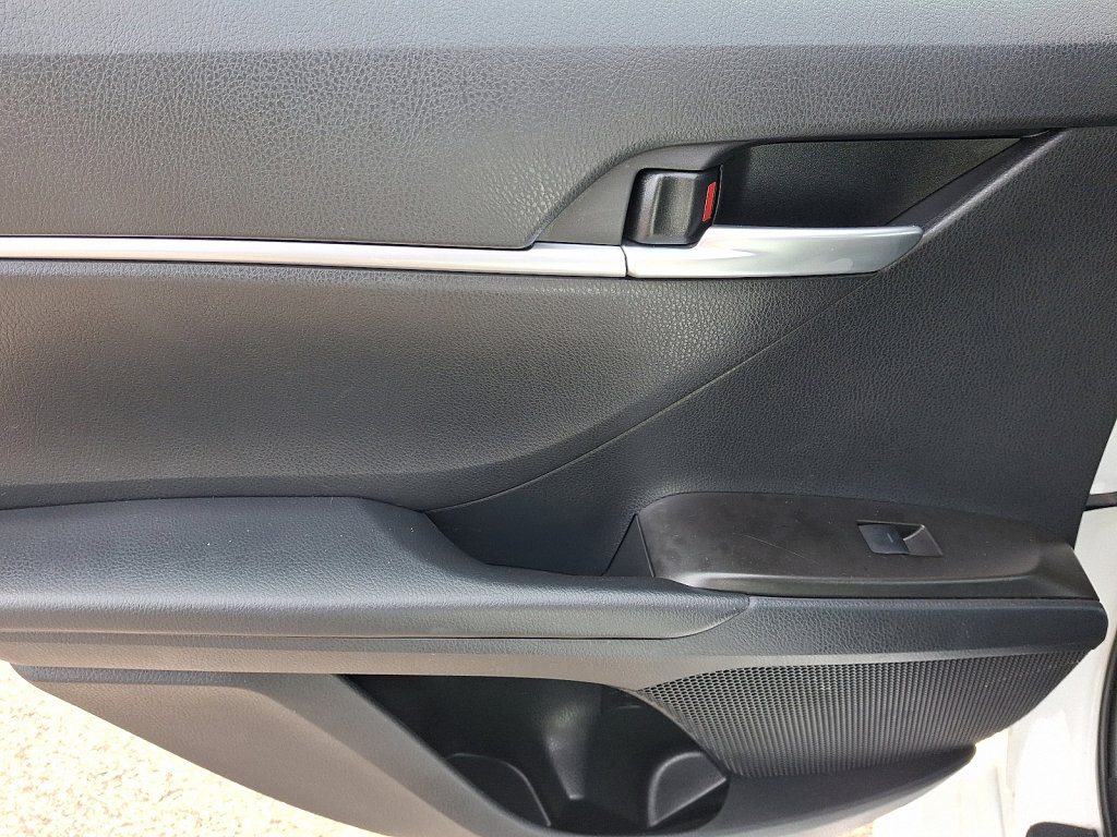 Used 2023 Toyota Camry SE image 19
