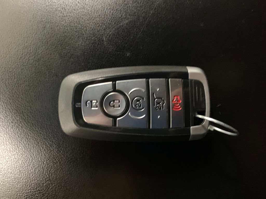 Used 2020 Ford Explorer XLT w/ Equipment Group 202A AWD/4WD image 33