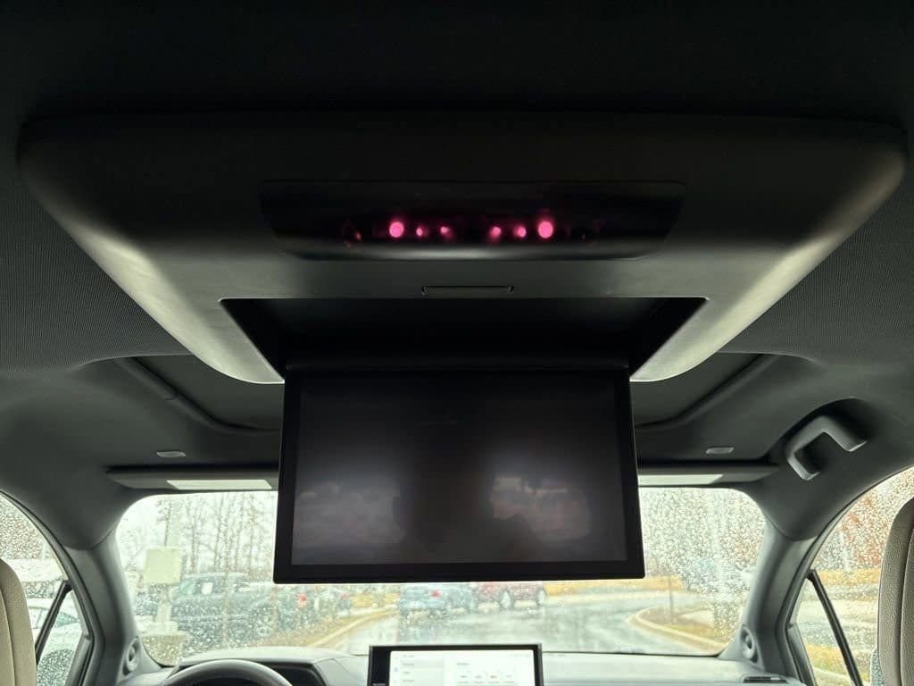 Used 2025 Toyota Sienna Limited image 20