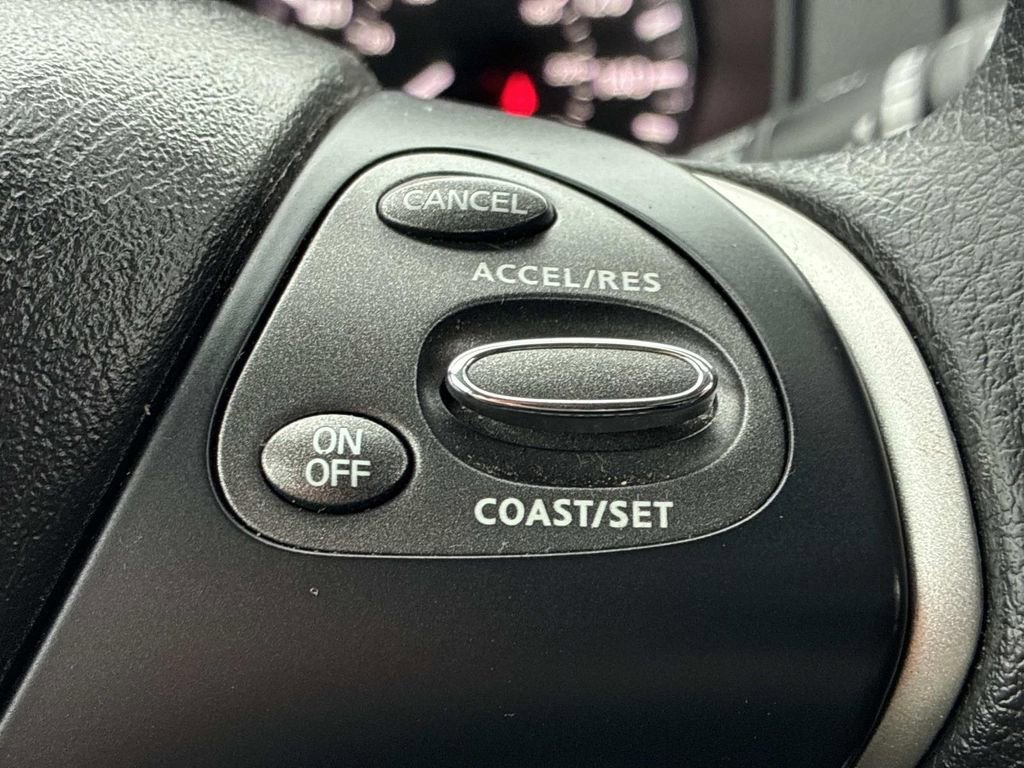 Used 2018 Nissan Pathfinder S image 27