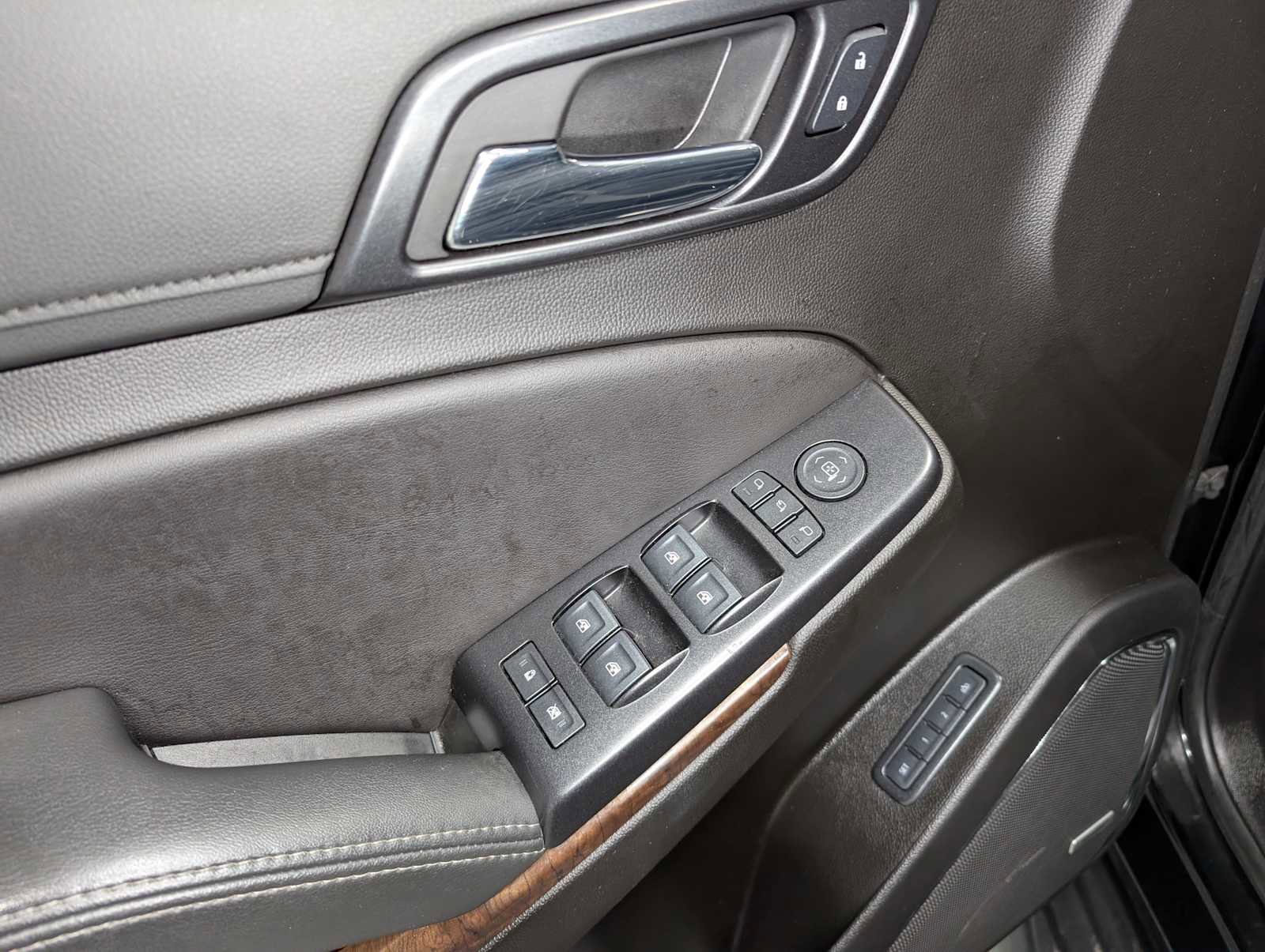 Used 2020 Chevrolet Suburban LT image 42