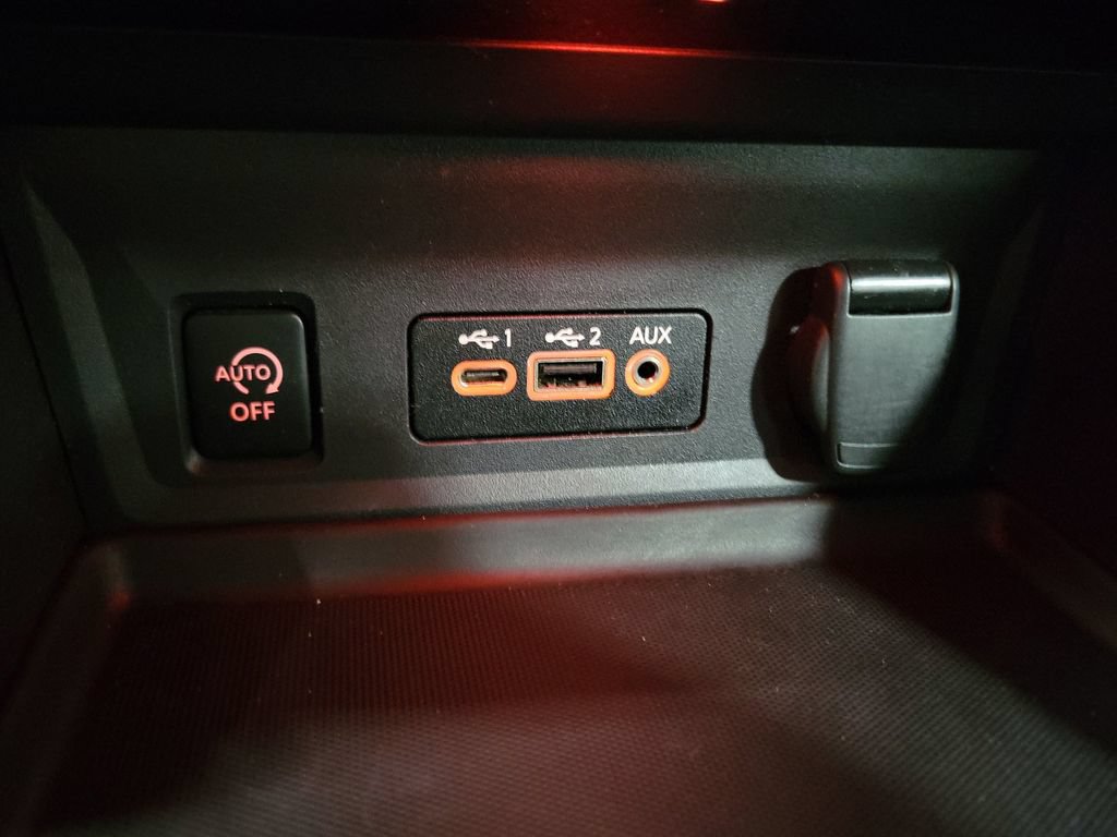 Used 2025 Nissan Sentra SV FWD image 17