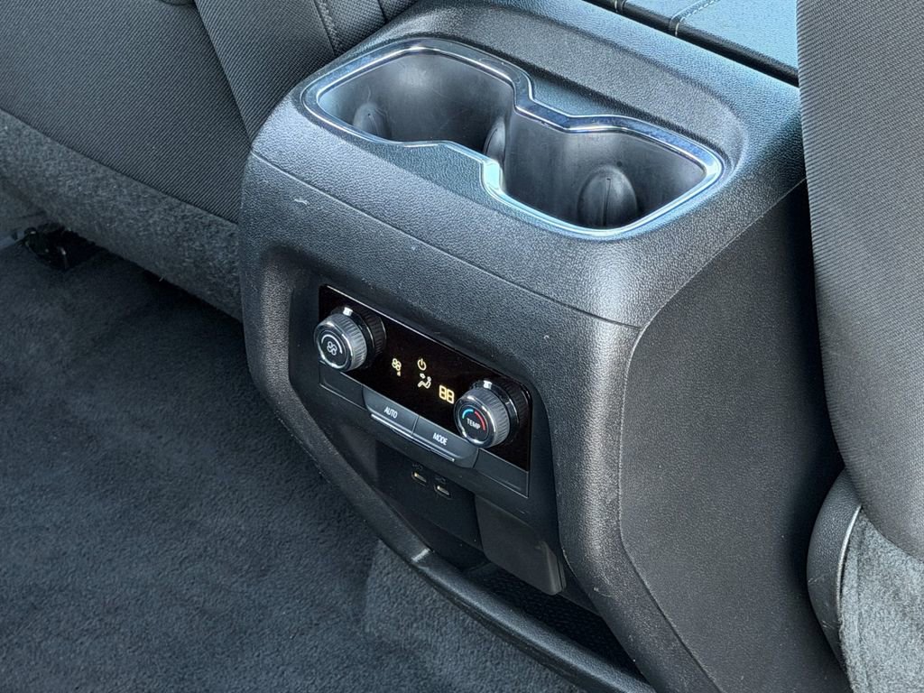 Used 2024 Chevrolet Traverse LT image 11