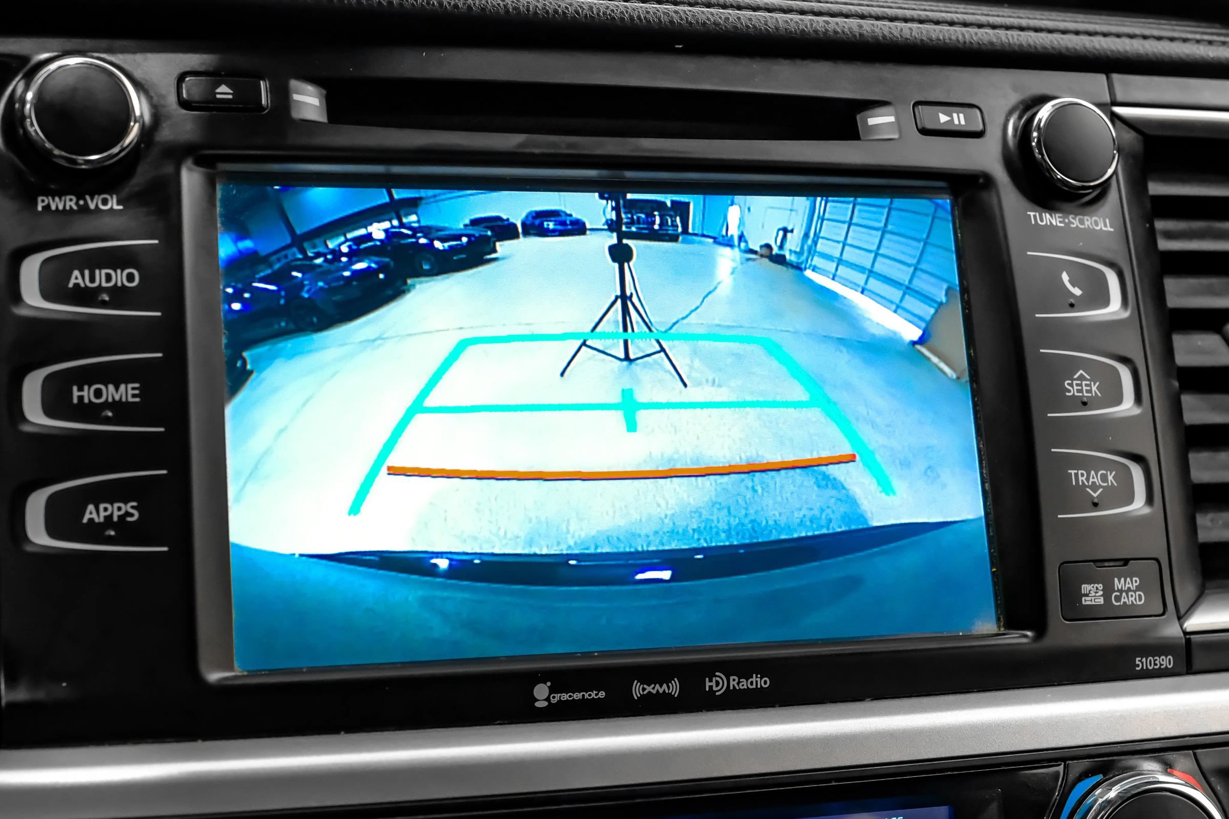 Used 2019 Toyota Highlander XLE FWD image 20