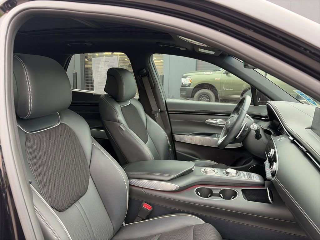 Used 2024 Genesis GV70 2.5T w/ Sport Prestige Package AWD/4WD image 9
