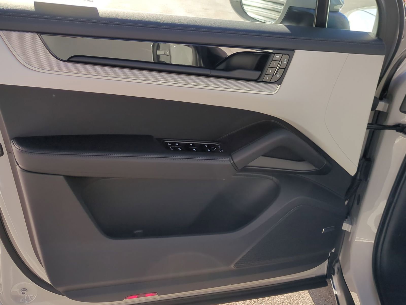 Used 2026 Porsche Cayenne image 14