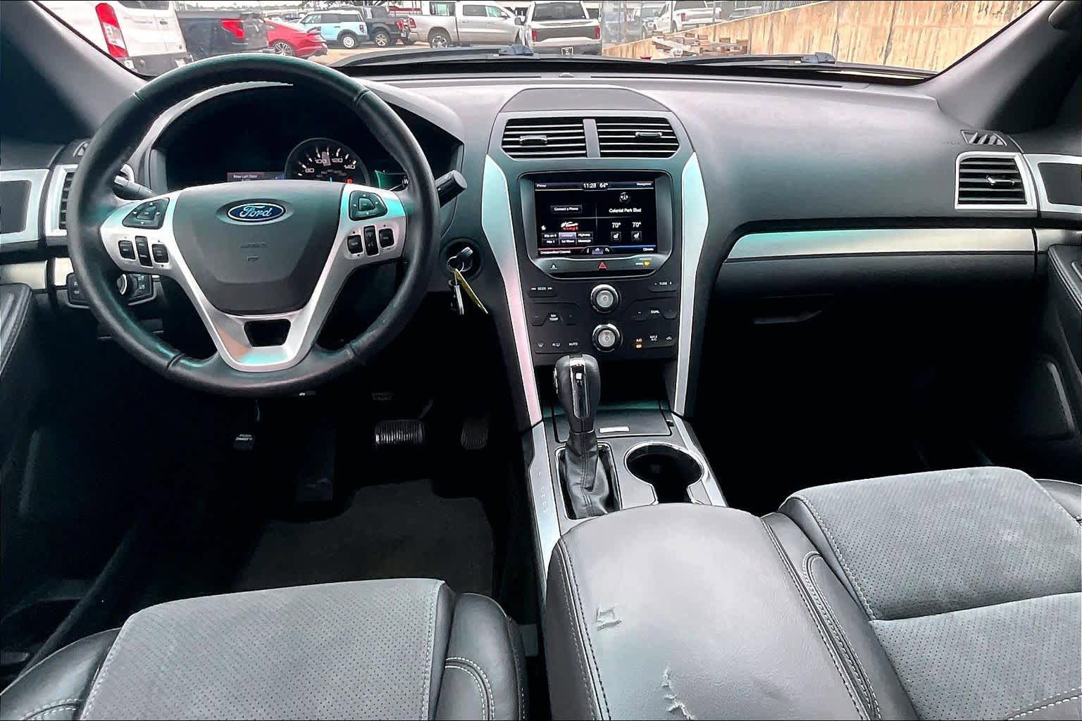 Used 2015 Ford Explorer XLT w/ Equipment Group 202A FWD image 16