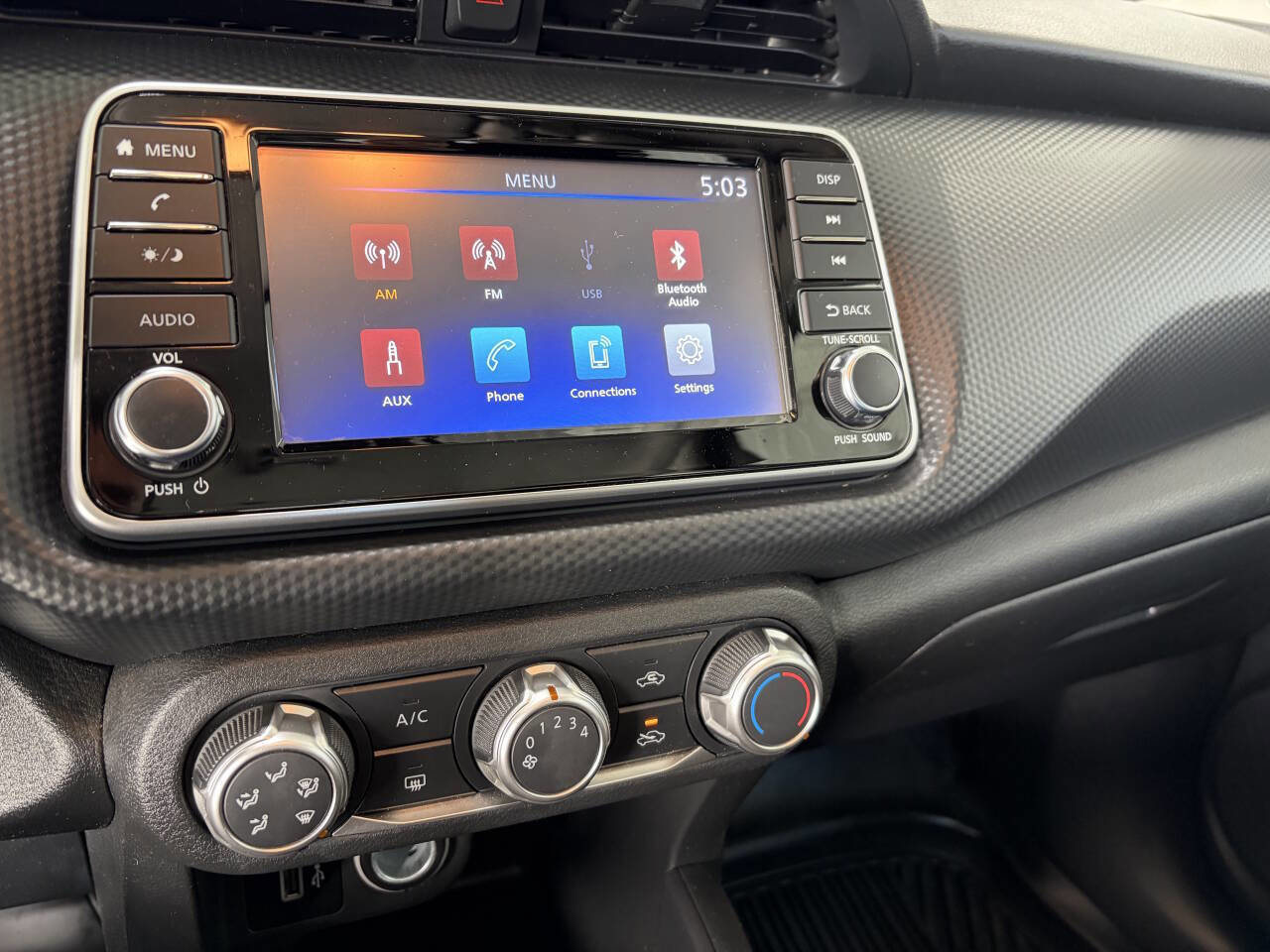 Used 2022 Nissan Kicks S image 10