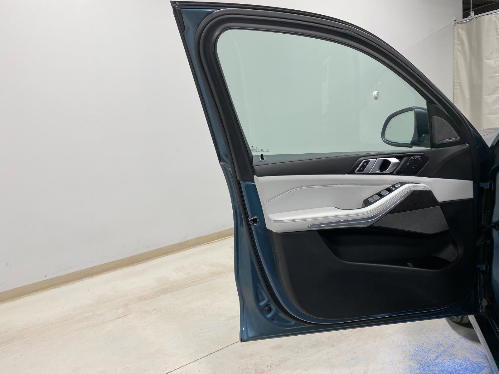 Certified 2025 BMW X7 xDrive40i w/ Premium Package image 25