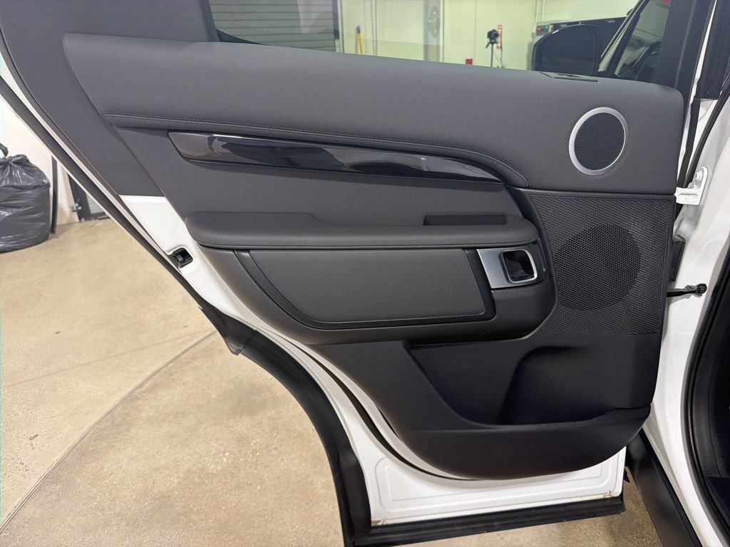 Used 2025 Land Rover Discovery S image 20