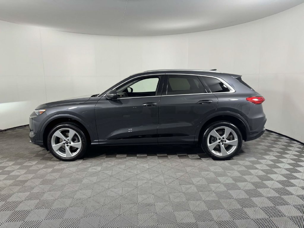 Used 2025 Audi Q5 Premium Plus AWD/4WD image 11