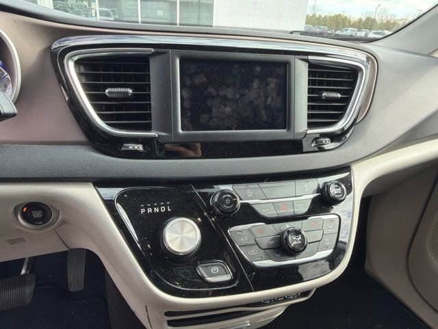 Used 2023 Chrysler Voyager LX FWD image 6